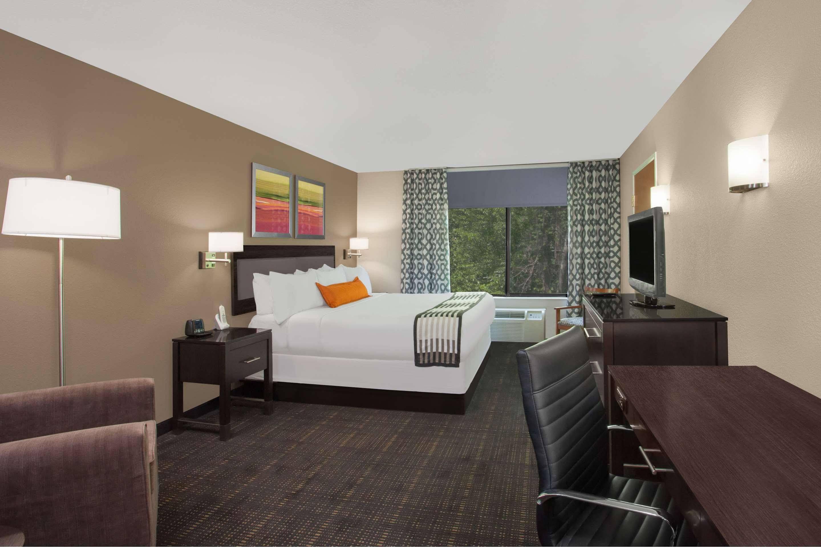 Wingate By Wyndham Columbia Hotel Exterior photo